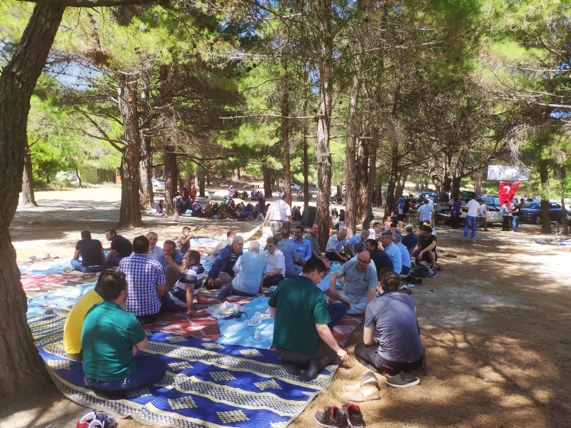 Diyanet-sen Edremit üyeleri piknikte buluştu.